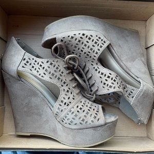 Never worn Taupe wedge